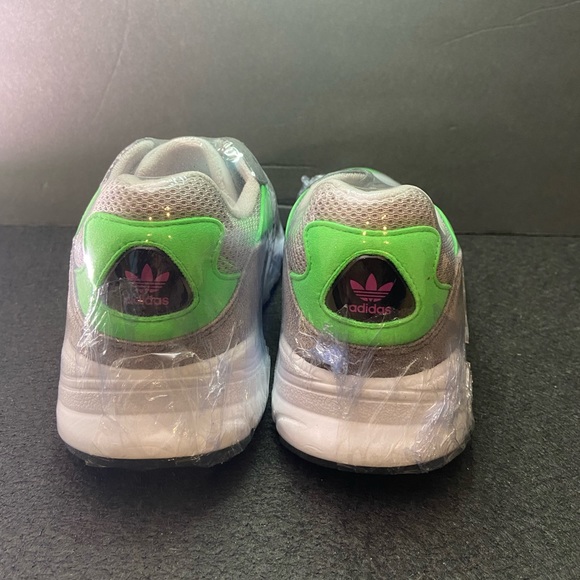 Yung '96 - Picture 5 of 5